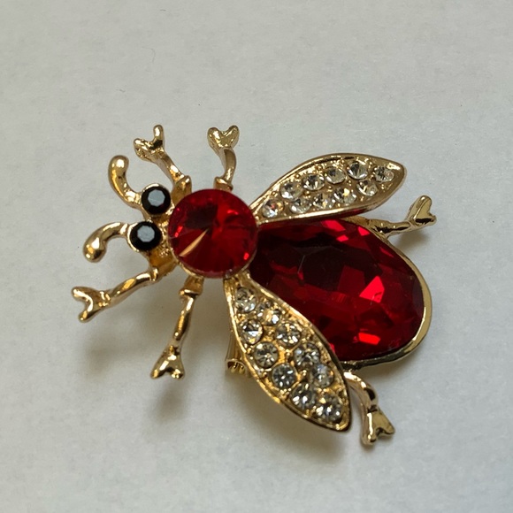 Red and Gold Flying Insect Brooch - Picture 5 of 8